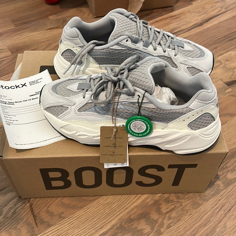 Yeezy boost 700 static brand new size 8